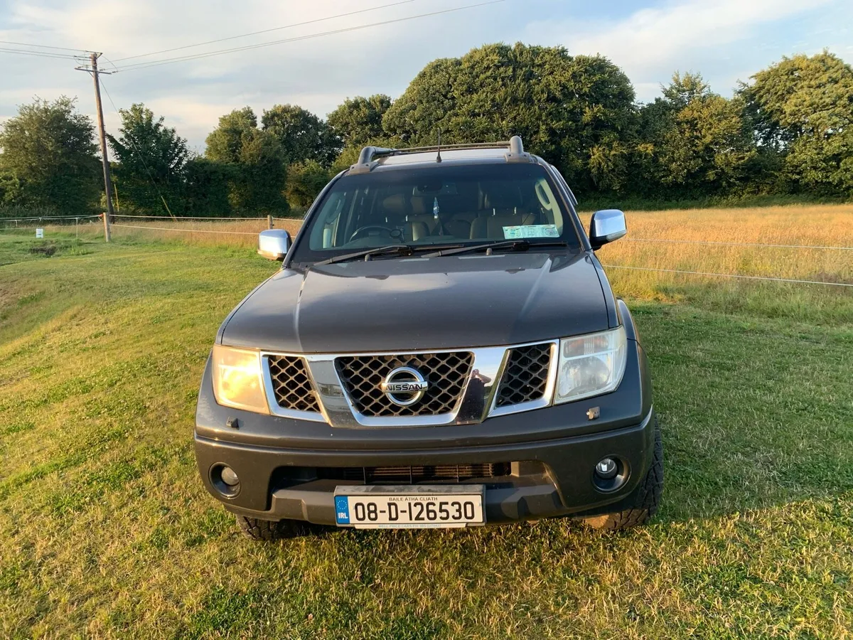 NISSAN Navara Adventura low miles - Image 4