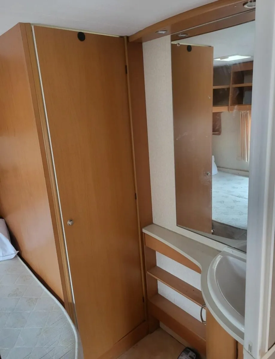 4 birth Caravan - Image 2