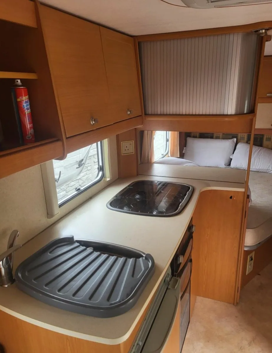 4 birth Caravan - Image 4