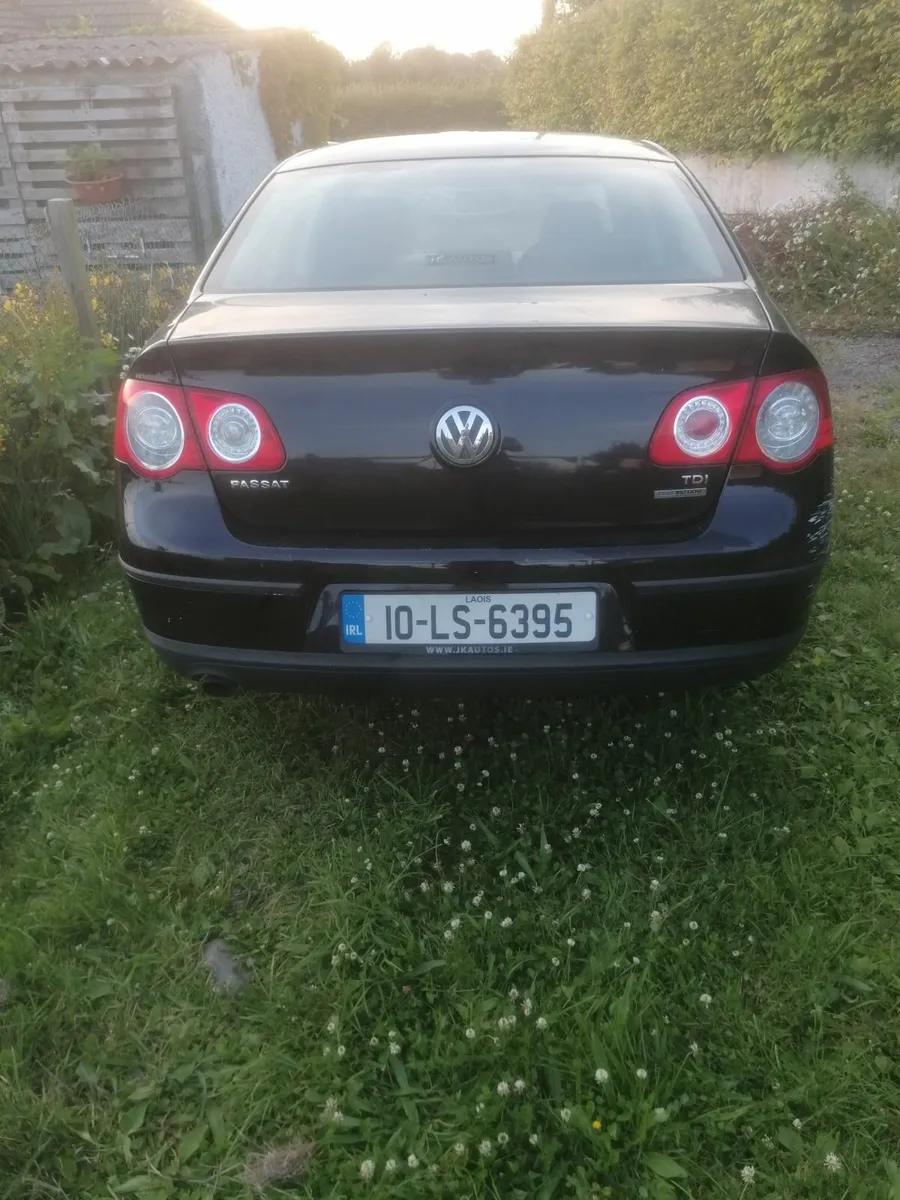 Volkswagen Passat 2010 - Image 3