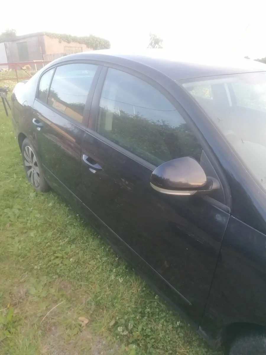 Volkswagen Passat 2010 - Image 4