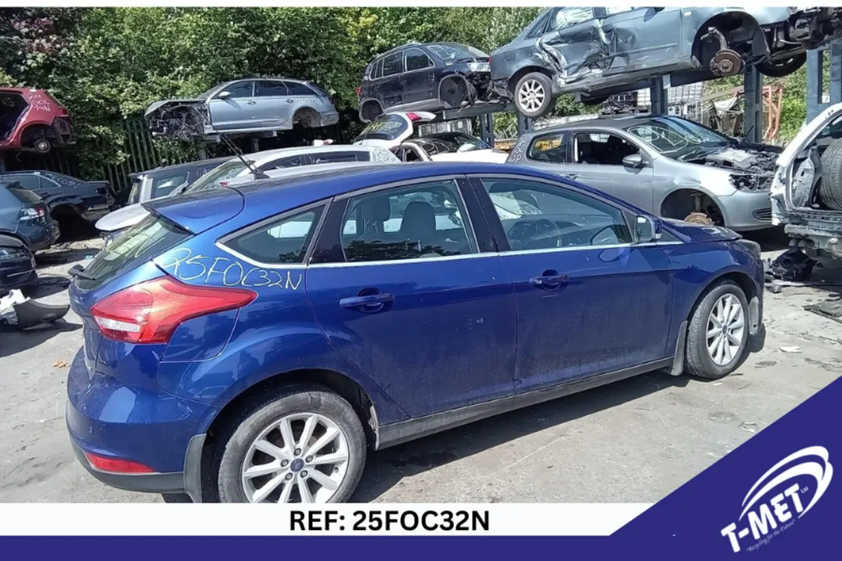 2015 FORD FOCUS BREAKING FOR PARTS - Image 4