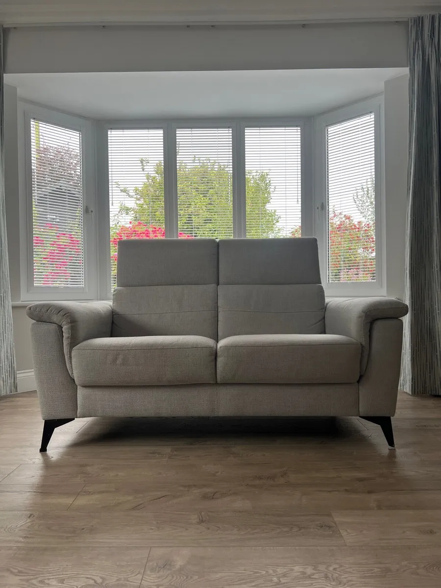 2 seater couch - Image 1