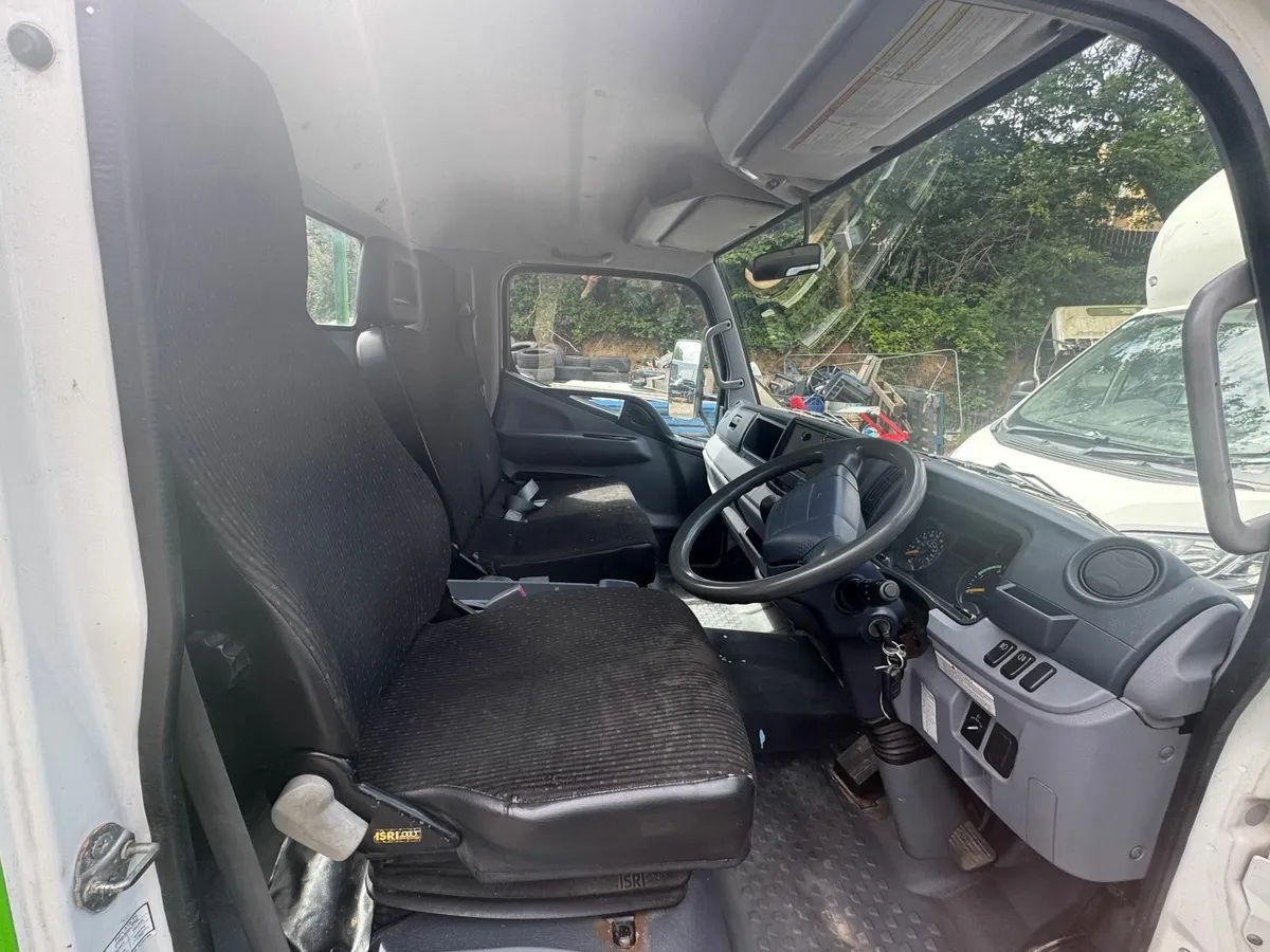 2016 Mitsubishi Canter / Fuso 3.5 Ton Flat body - Image 4