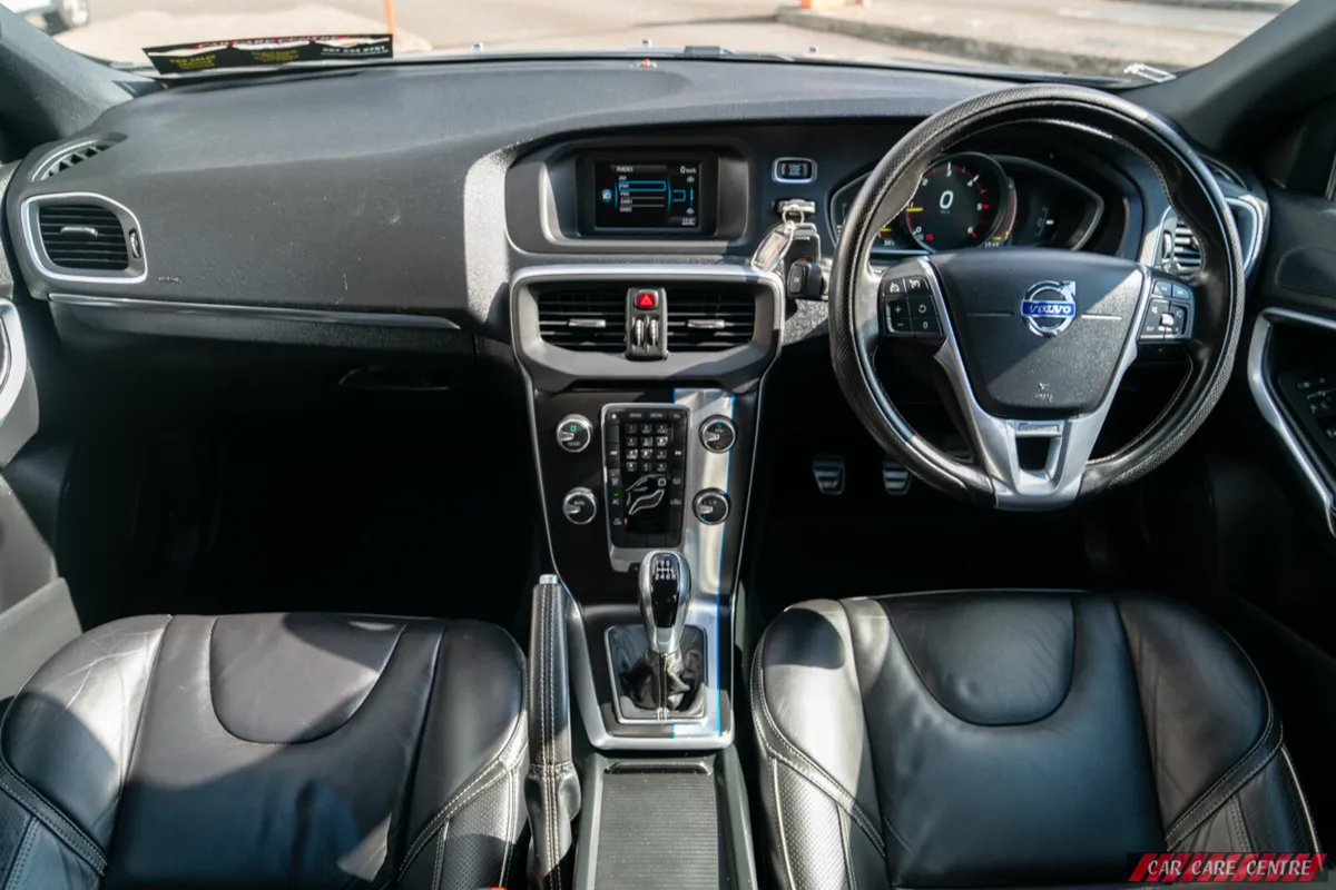 🔥 2015 Volvo V40 2.0 Diesel 🔥 R Design - Image 4
