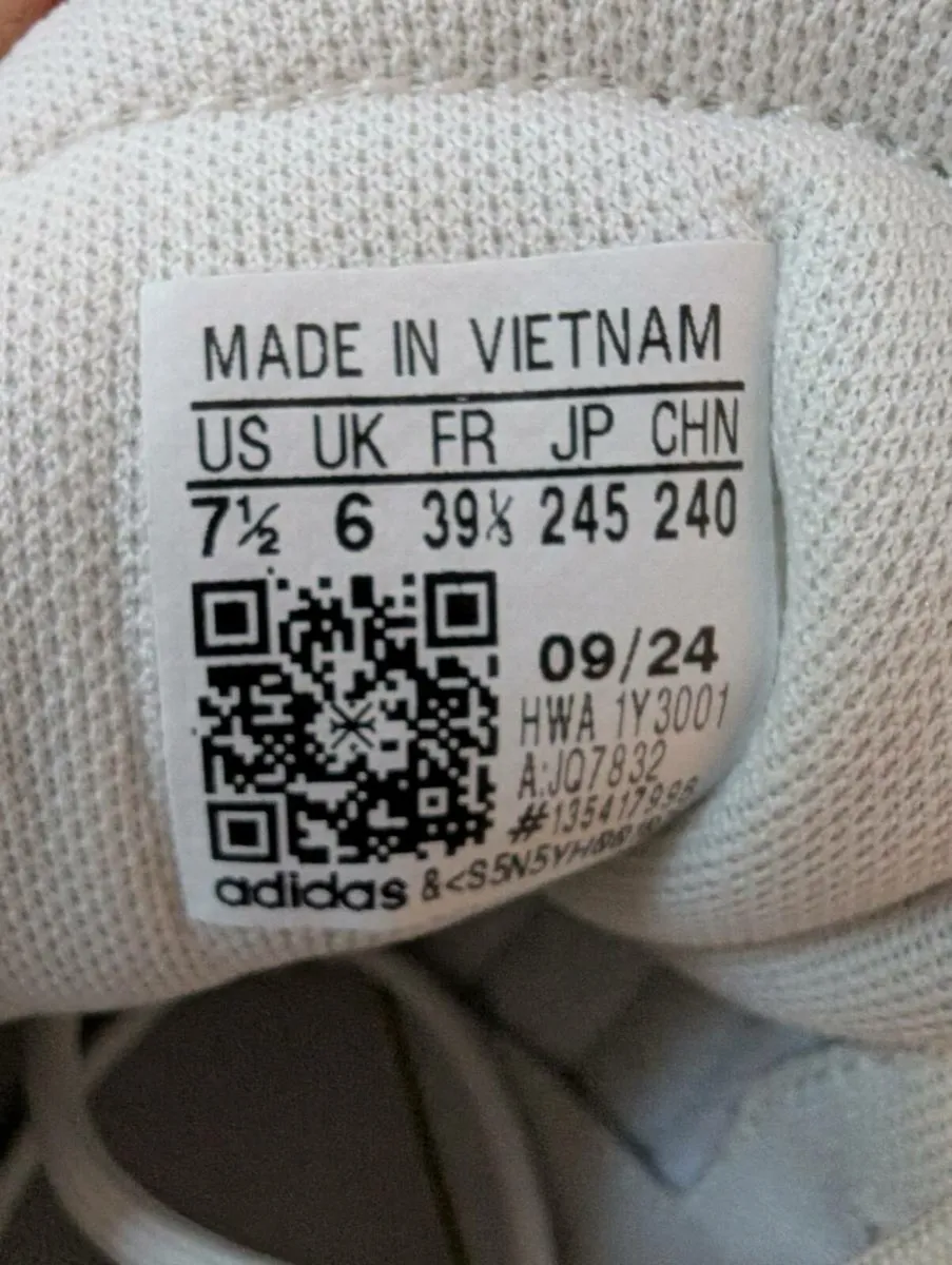 Adidas ladies trainers - Image 4