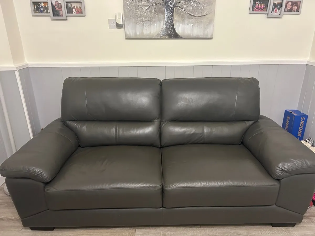Couch - Image 2