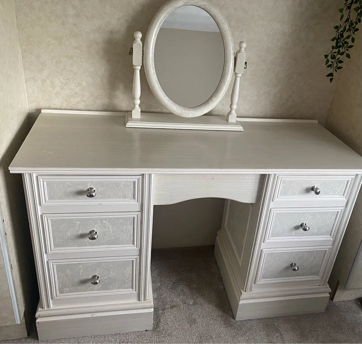 Dressing table - Image 1