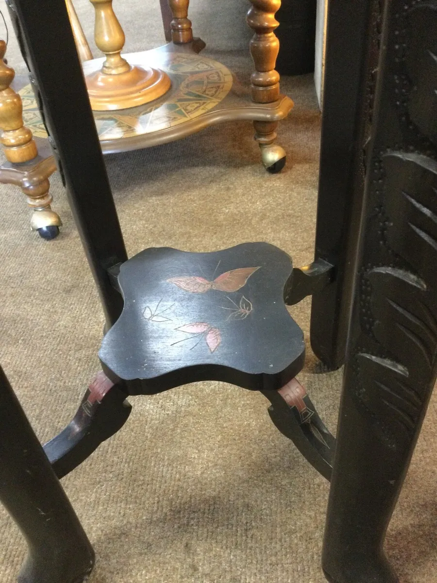A Victorian ebonised stand - Image 3
