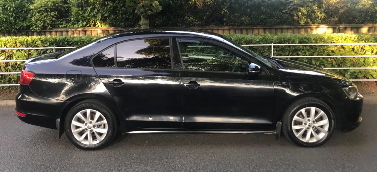 Volkswagen Jetta 1.6 TDI 105BHP TRENDLINE - Image 4