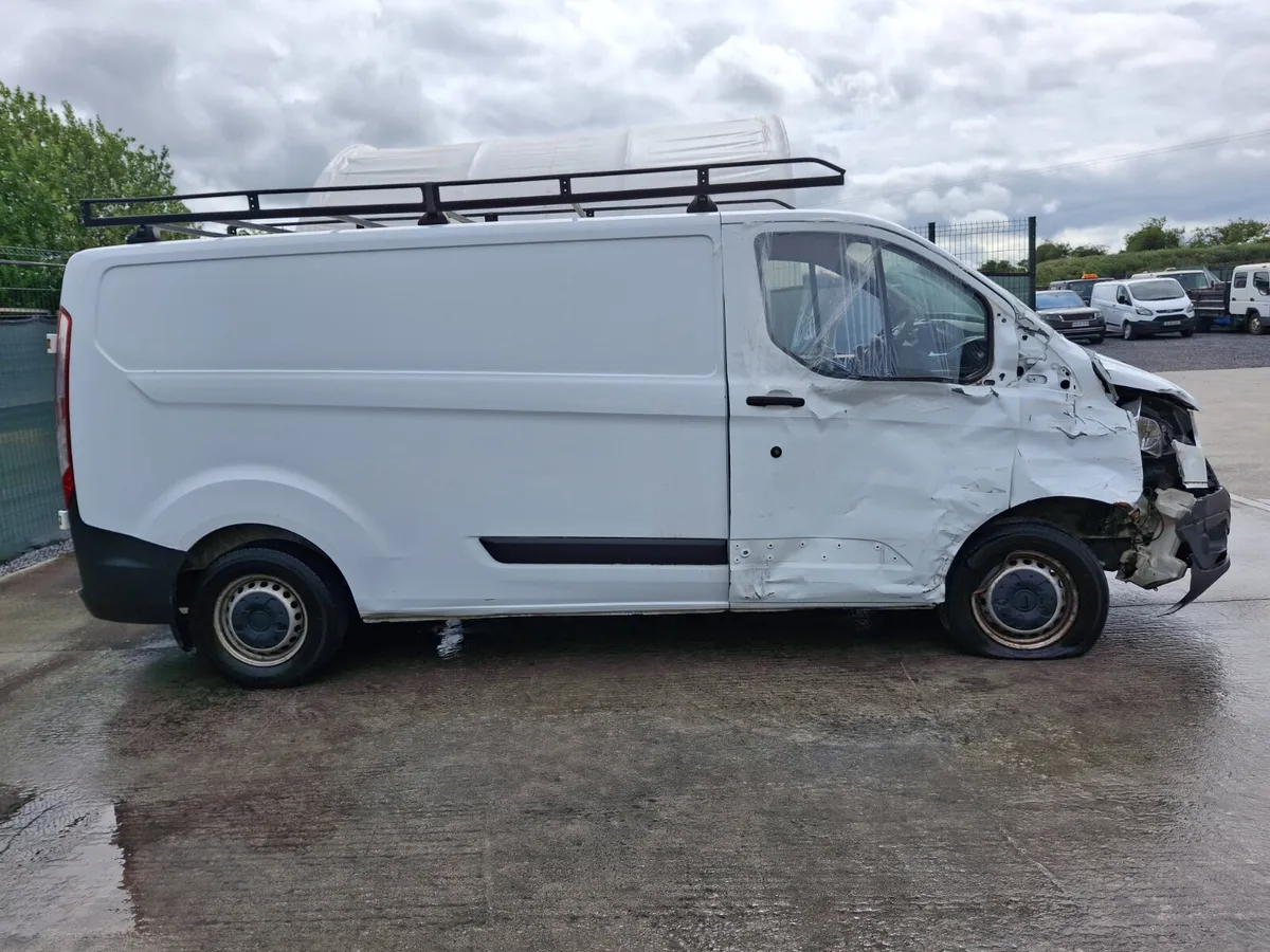 152 Ford Transit Limited Edition 2.2 Diesel - Image 3