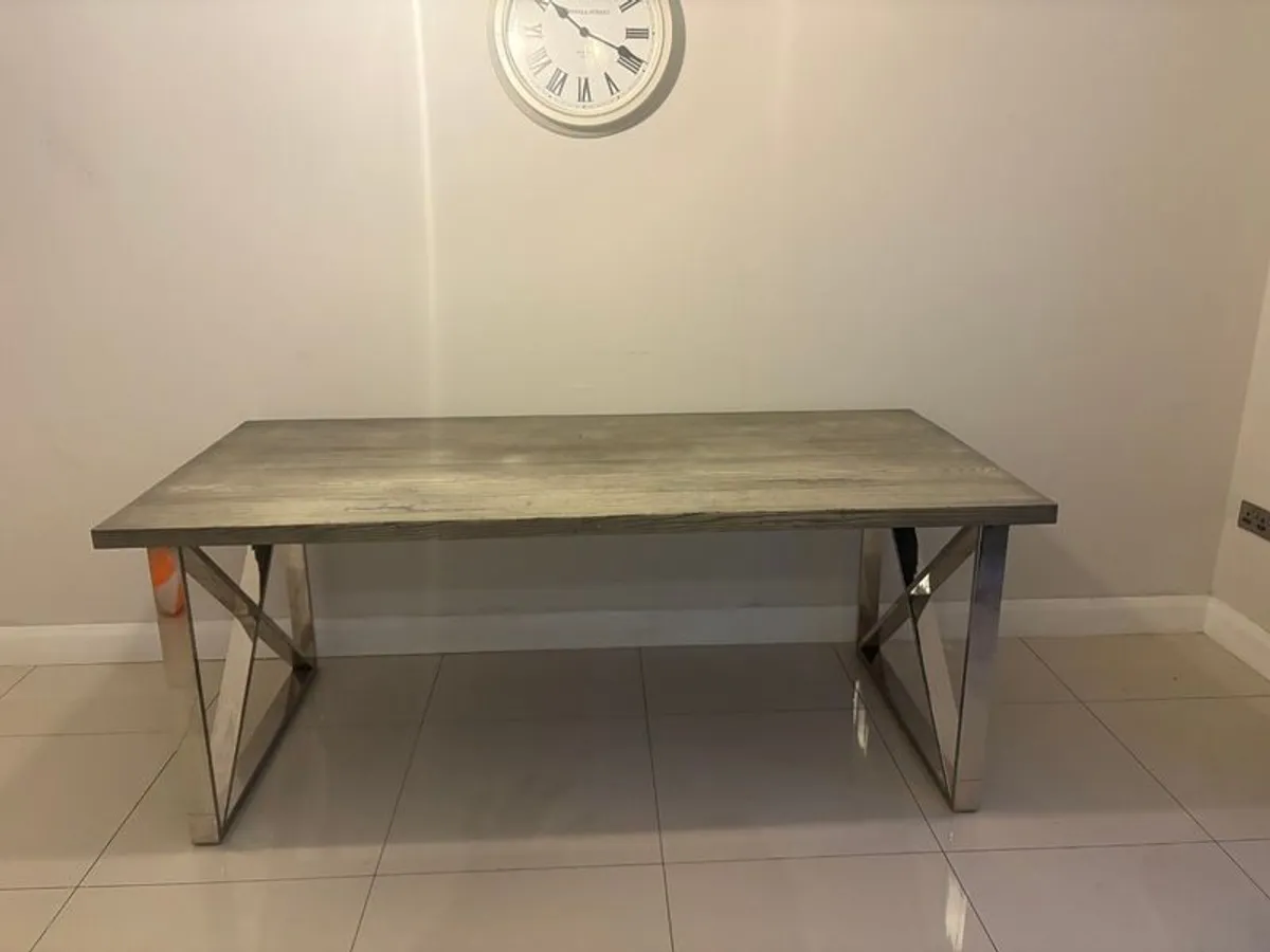 Kitchen table - Image 1