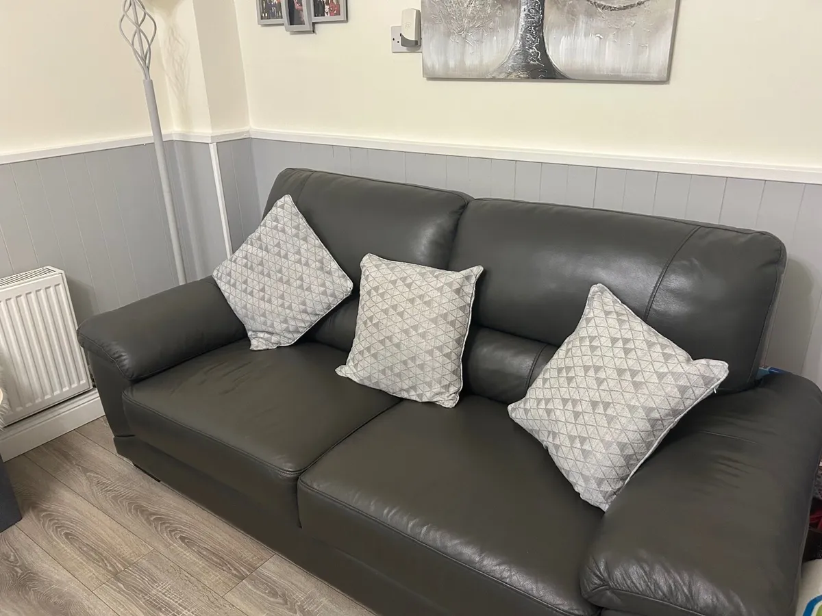 Couch - Image 3
