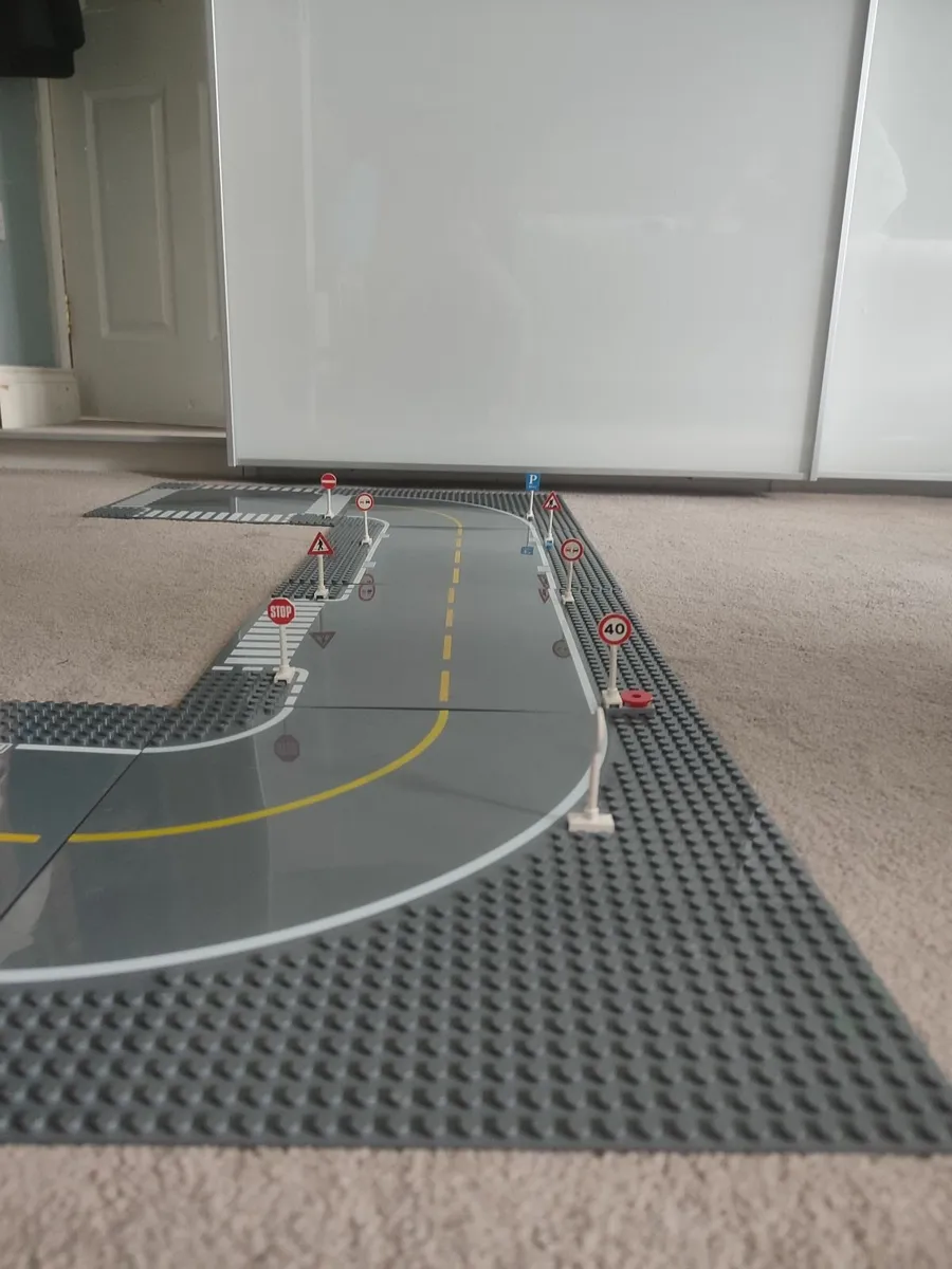 Lego road plates and traffic signs - Image 1