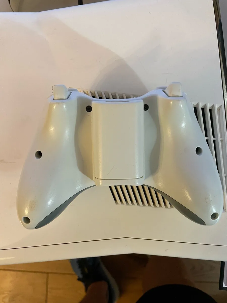 Xbox 360 White Limited Edition Slim - Image 4