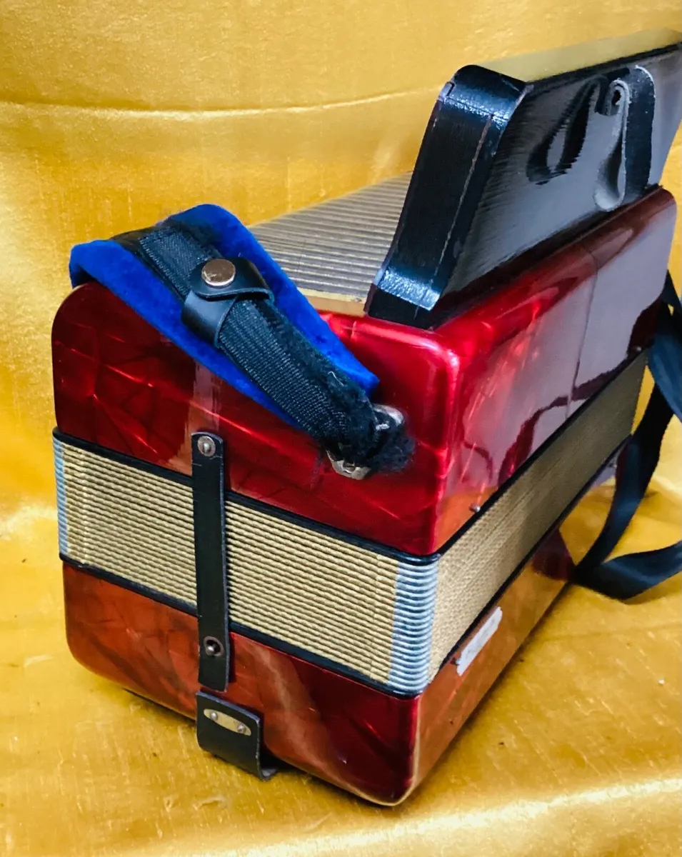 HOHNER TRICHORD II B/C/C#  ACCORDION - Image 2
