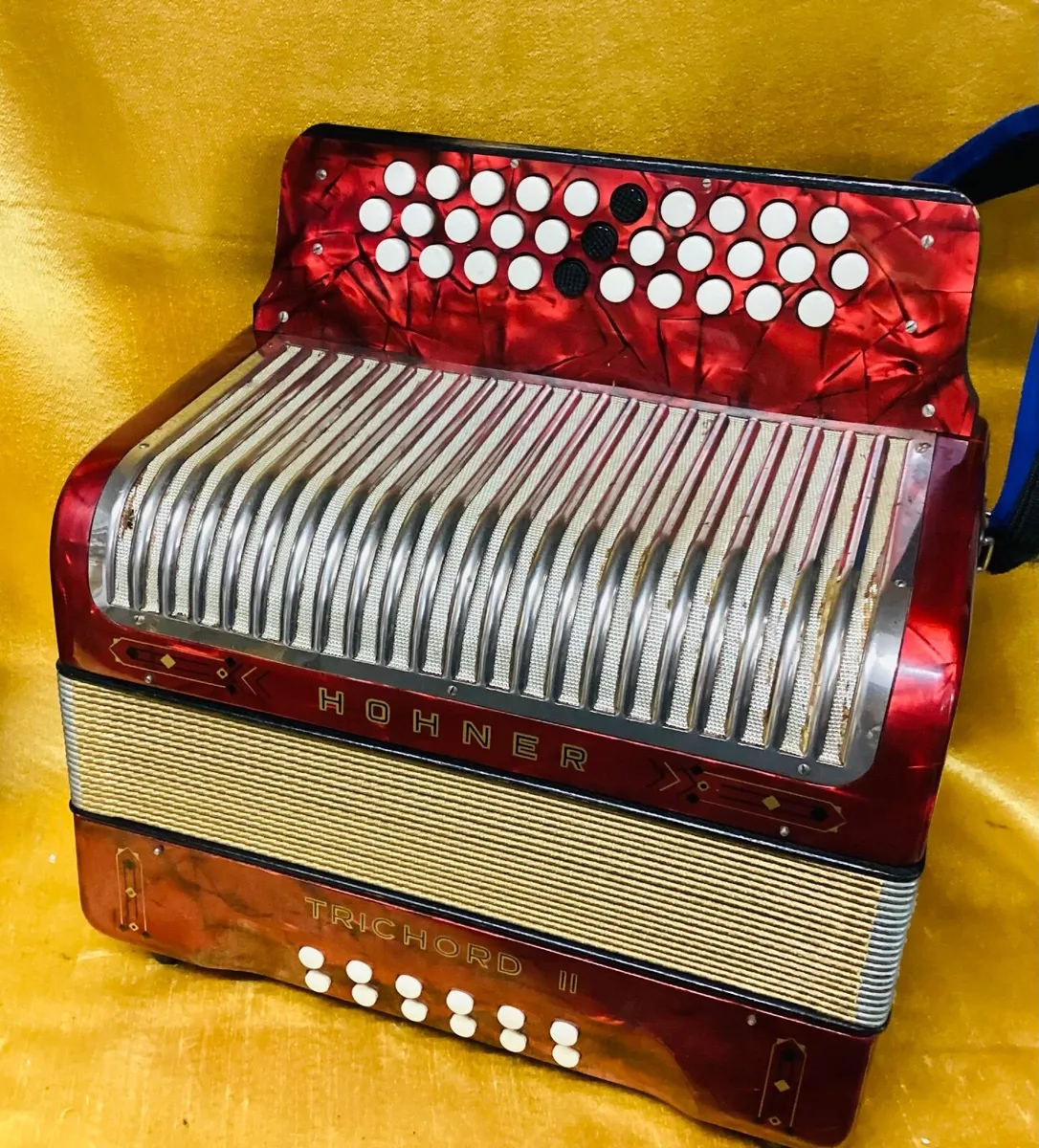 HOHNER TRICHORD II B/C/C#  ACCORDION - Image 1