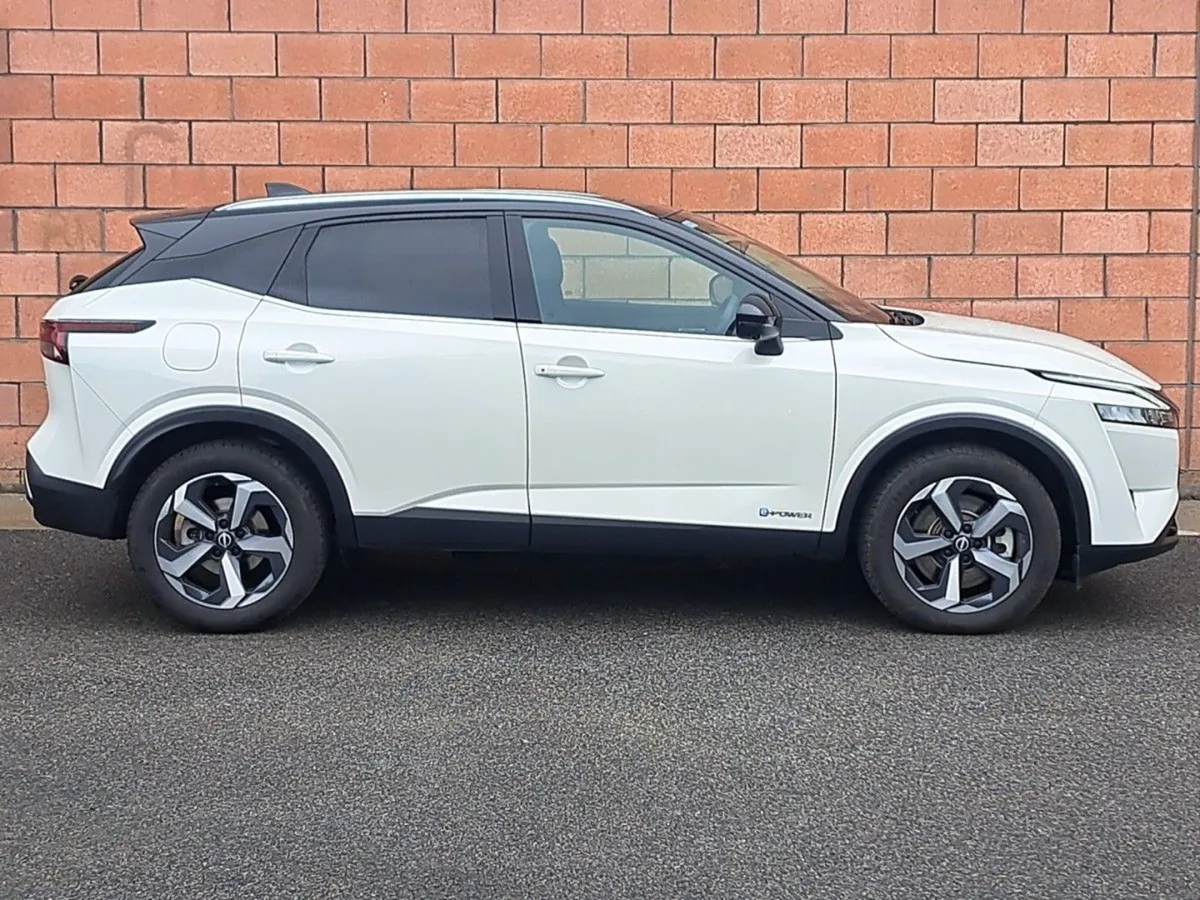 Nissan QASHQAI SV Premium Model E-power With a Pa - Image 4