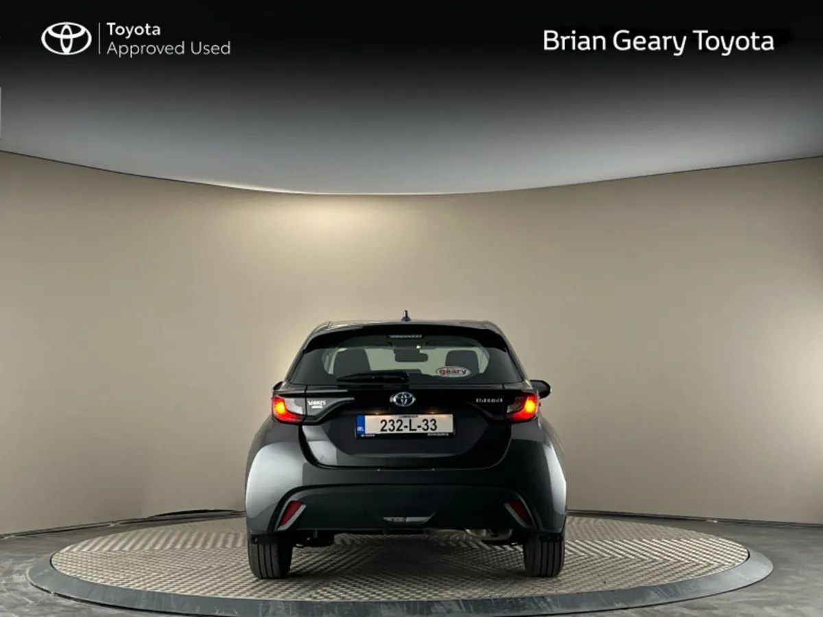 Toyota Yaris HYBRID LUNA - Image 4