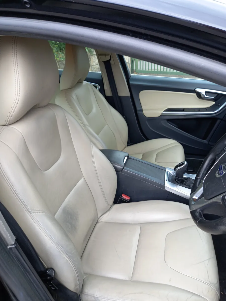 2017 Volvo S60 2L Diesel AUTOMATIC - Image 3