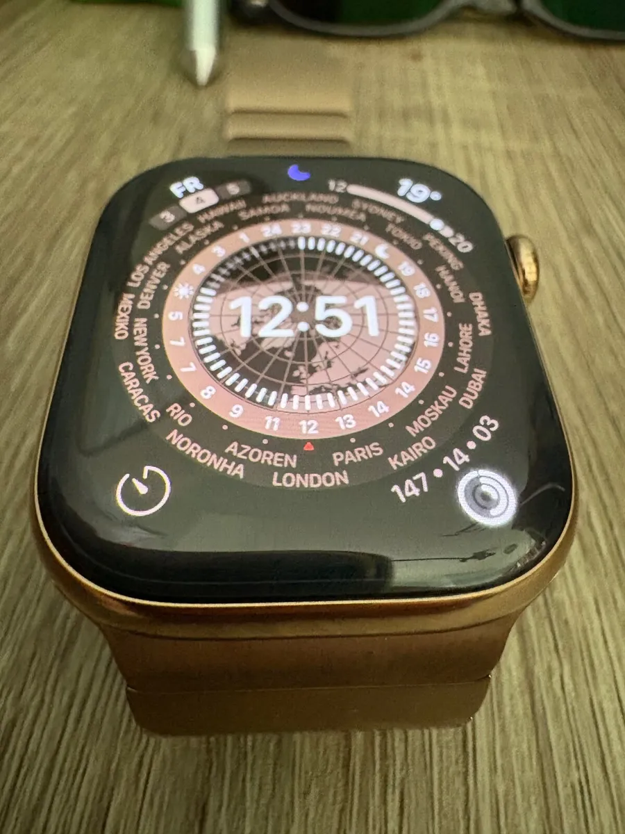 Apple Watch 10 GPS+Cellular, 46mm Gold - Titanium - Image 2