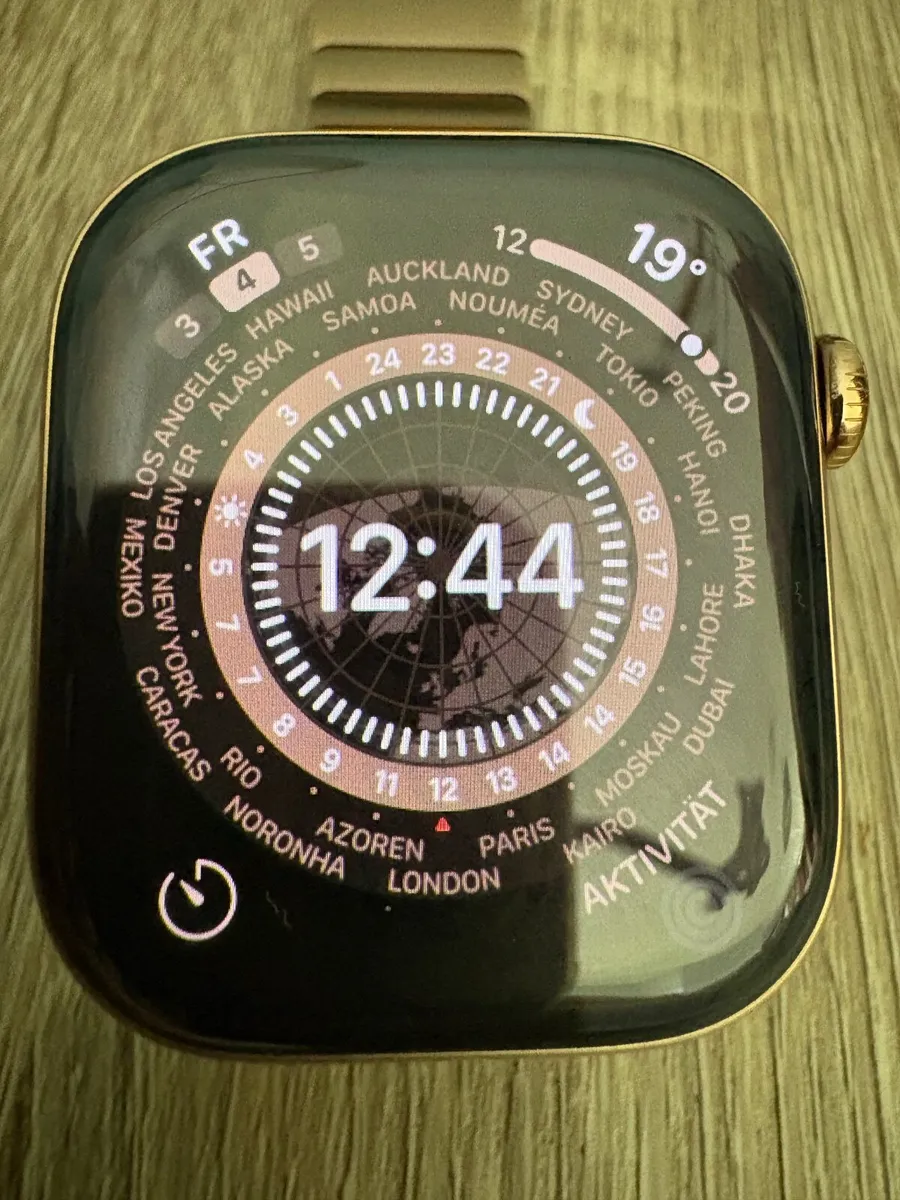 Apple Watch 10 GPS+Cellular, 46mm Gold - Titanium - Image 3