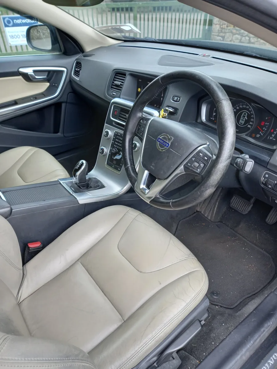 2017 Volvo S60 2L Diesel AUTOMATIC - Image 4