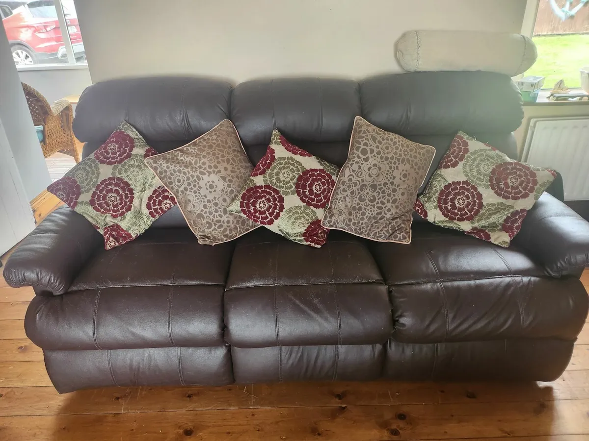 3 seater reclining leather sofa - Image 4