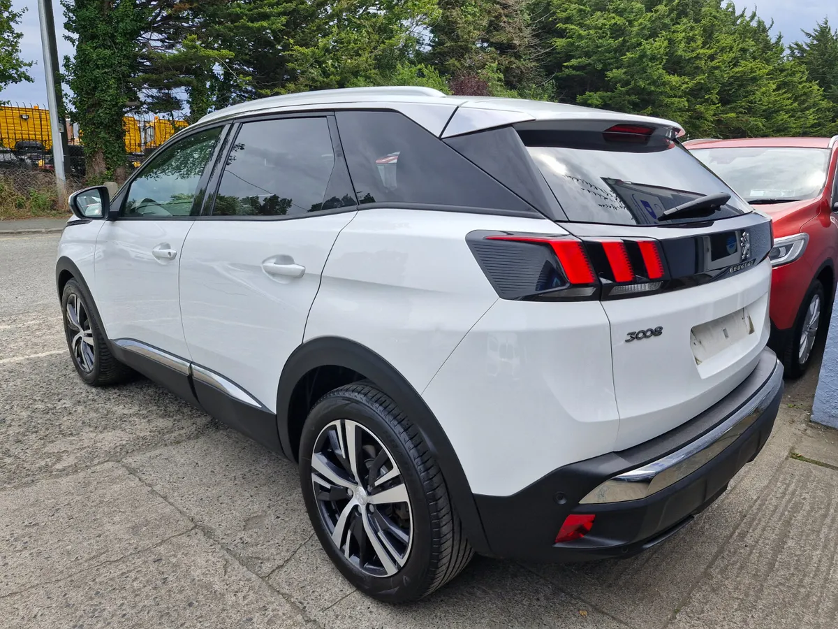 2019 PEUGEOT 3008 ALLURE 1.2 PETROL 130BHP AUTO - Image 4