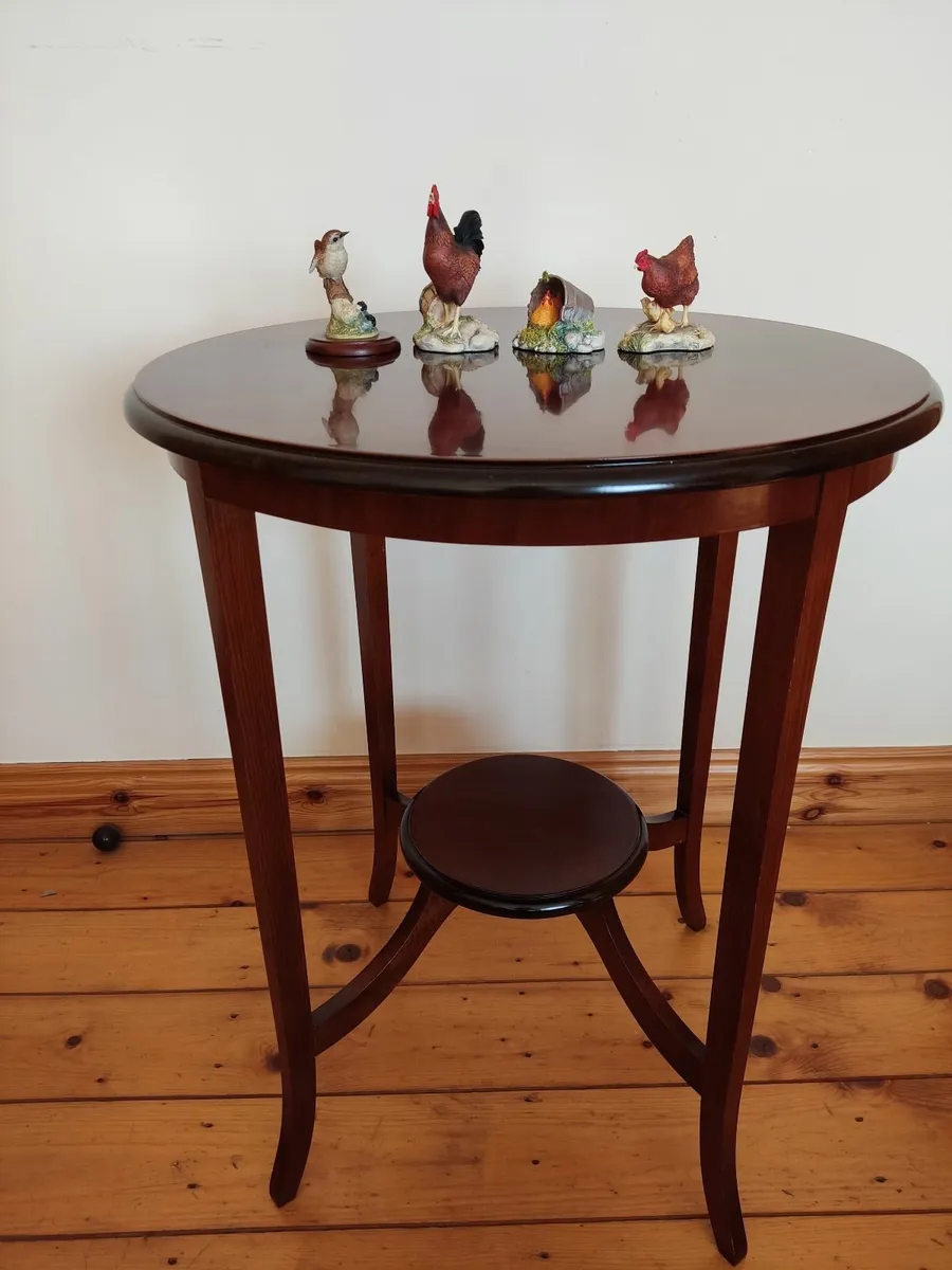 A round table and collectibles - Image 2