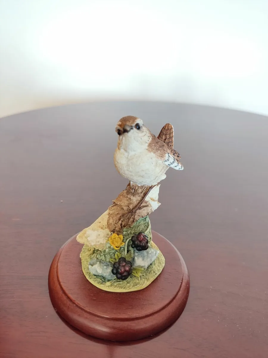 A round table and collectibles - Image 4