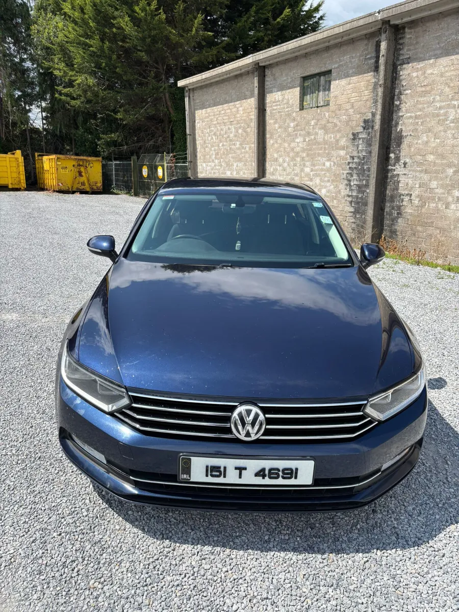 Volkswagen Passat 2015 2.0 tdi automatic like new! - Image 3