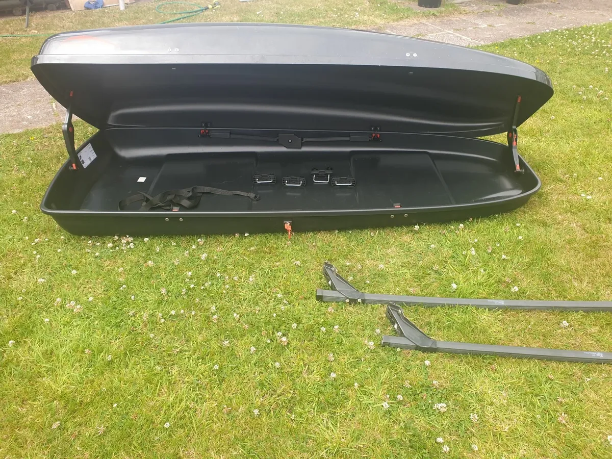 Car roof box. - Image 1
