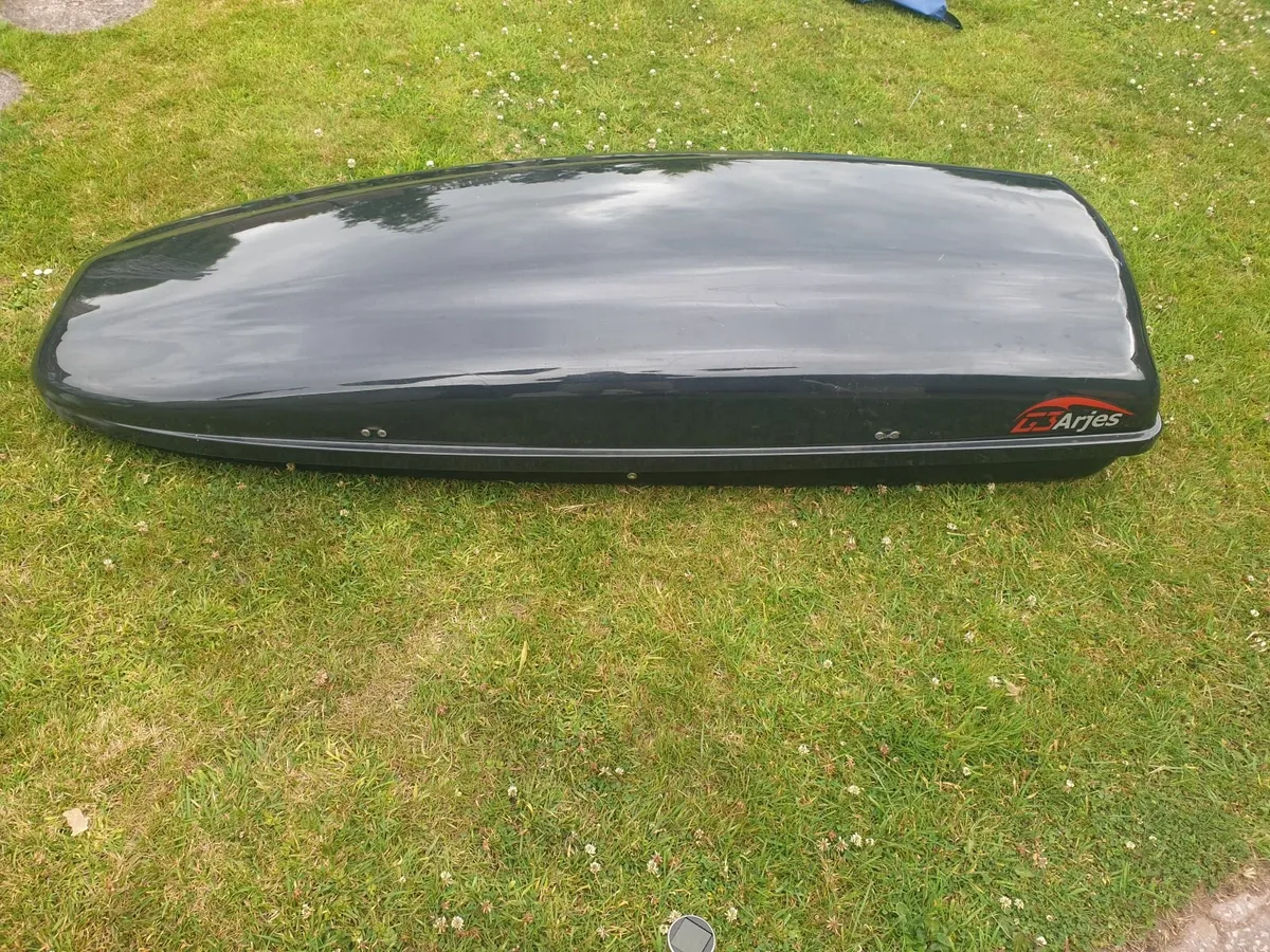 Car roof box. - Image 2
