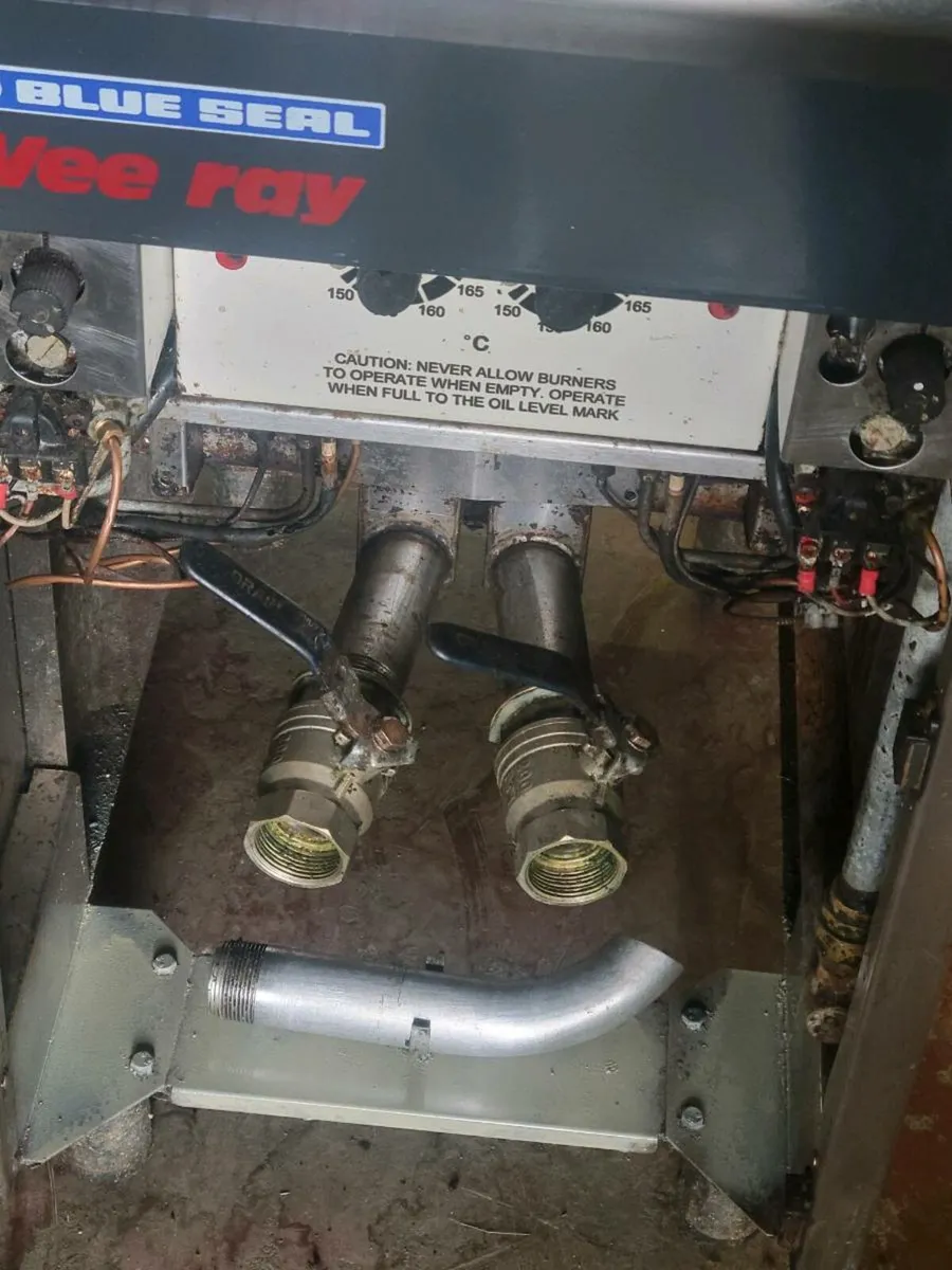 Fryer Double Tank BLUE SEAL Vee ray - Image 4