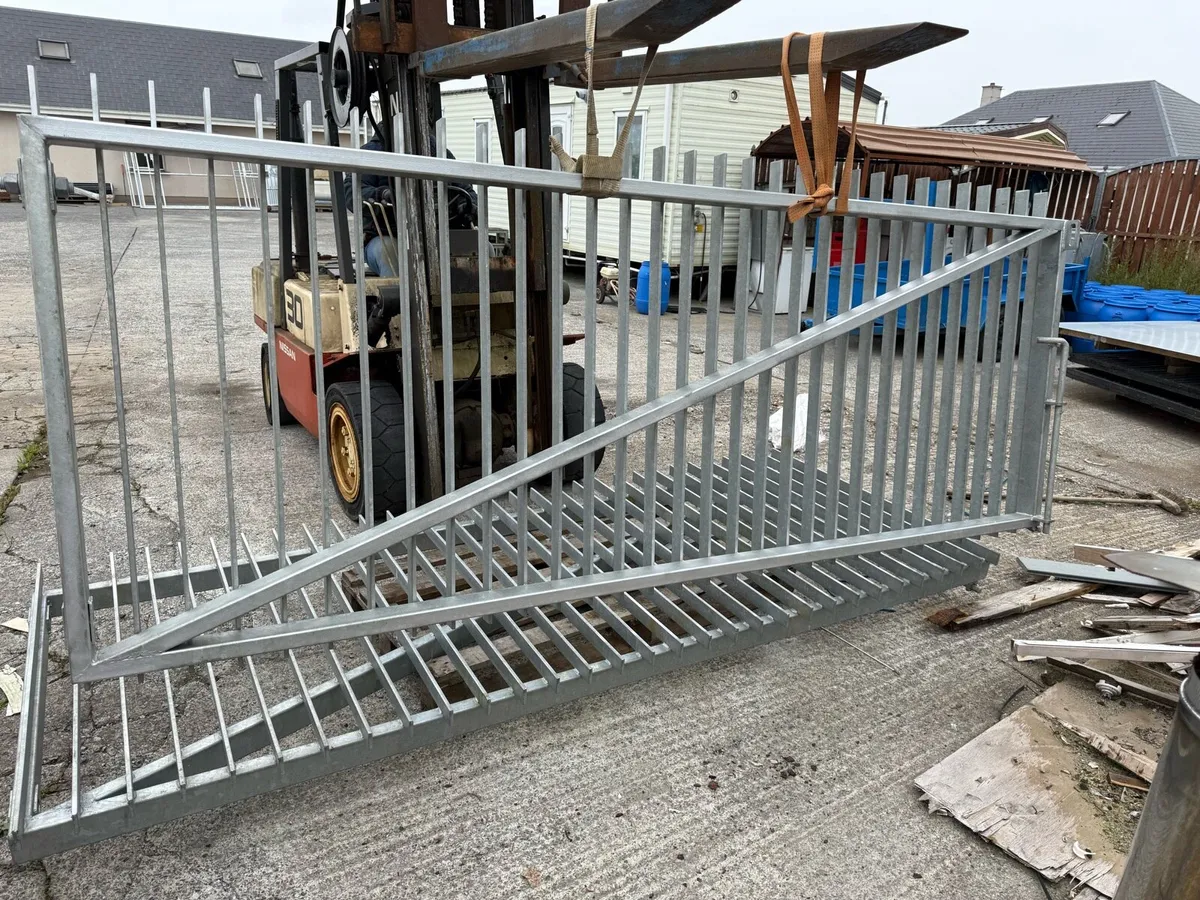 Solid 21 foot gate - Image 2