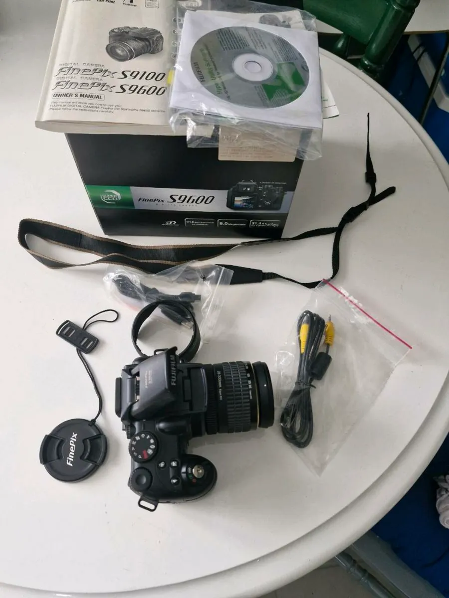 Fujifilm s9600 digital camera - Image 2