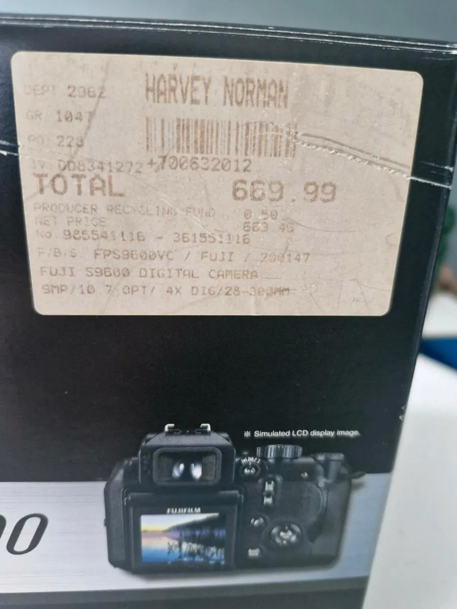 Fujifilm s9600 digital camera - Image 3