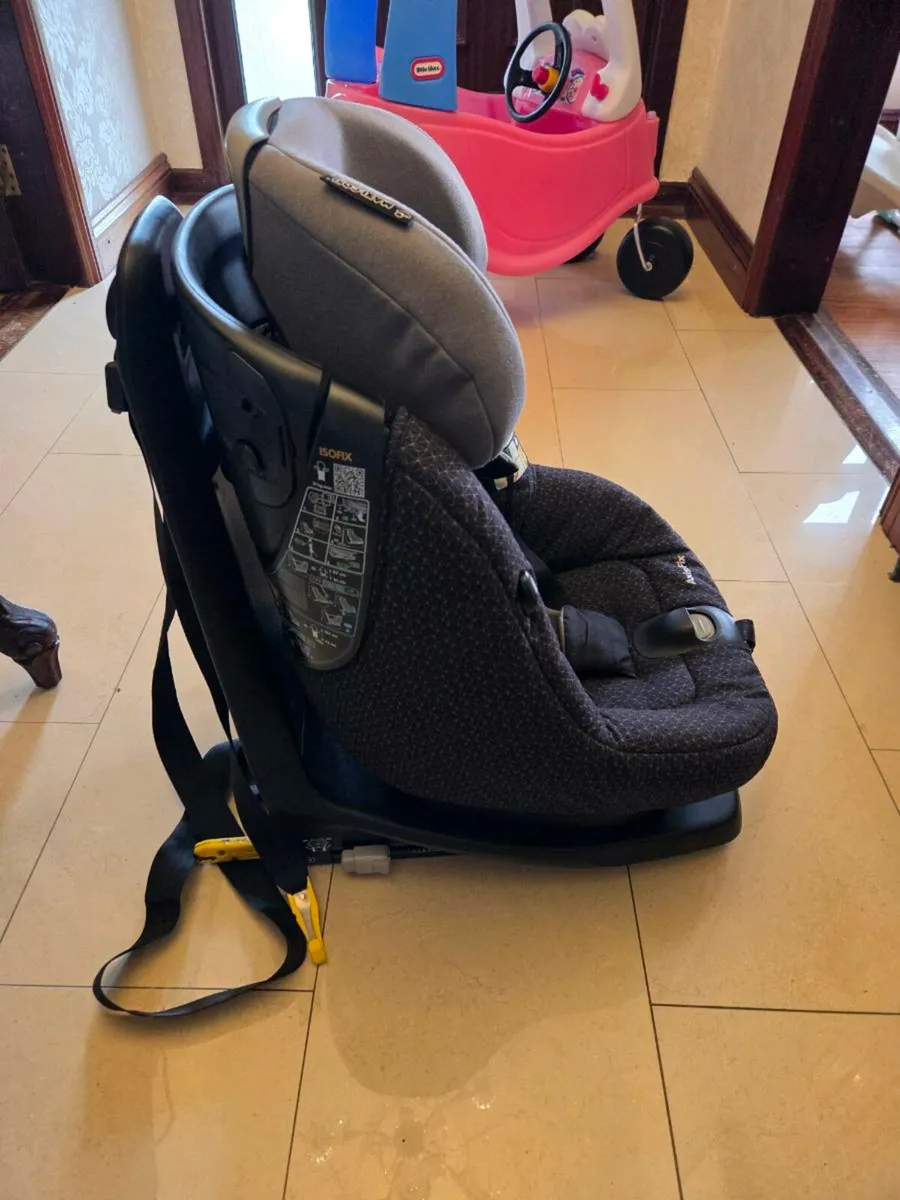 Maxi Cosi Axissfix Air Car Seat - Image 3