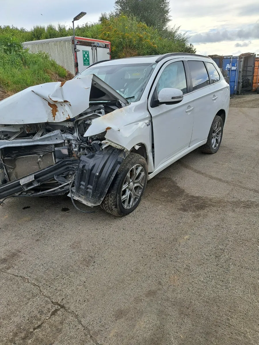 Mitsubishi Outlander - Breaking only - Image 1