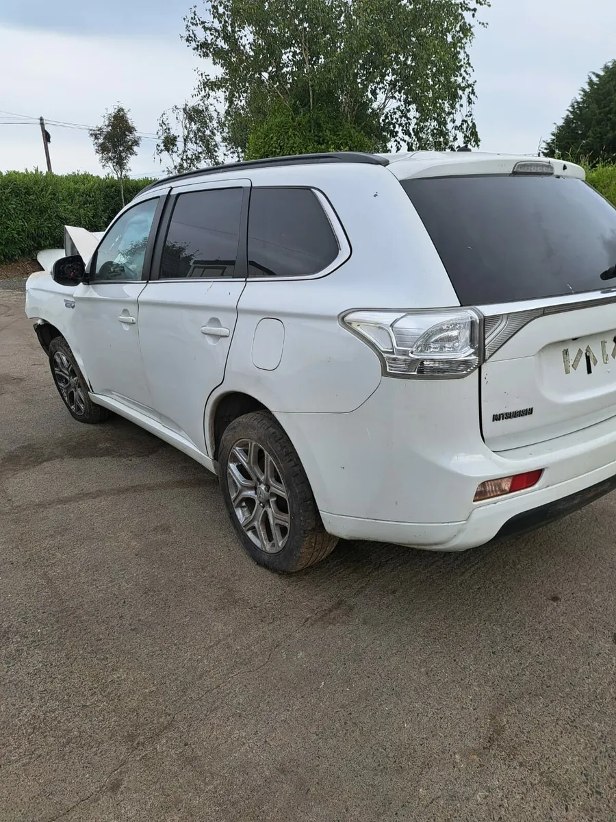 Mitsubishi Outlander - Breaking only - Image 2