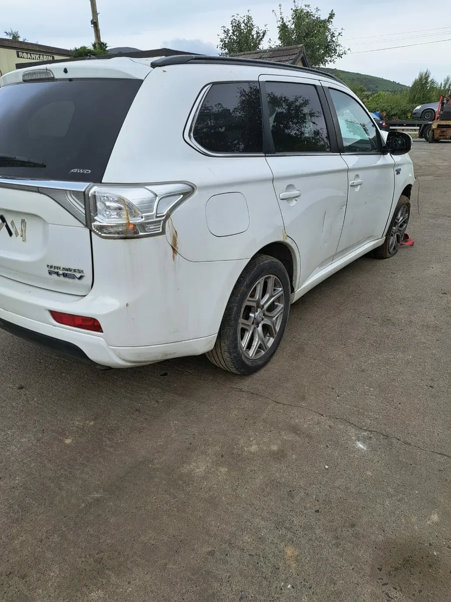 Mitsubishi Outlander - Breaking only - Image 3