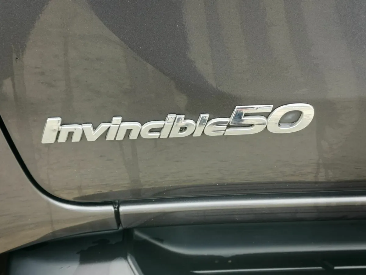 Toyota Hilux 2019 - Image 2