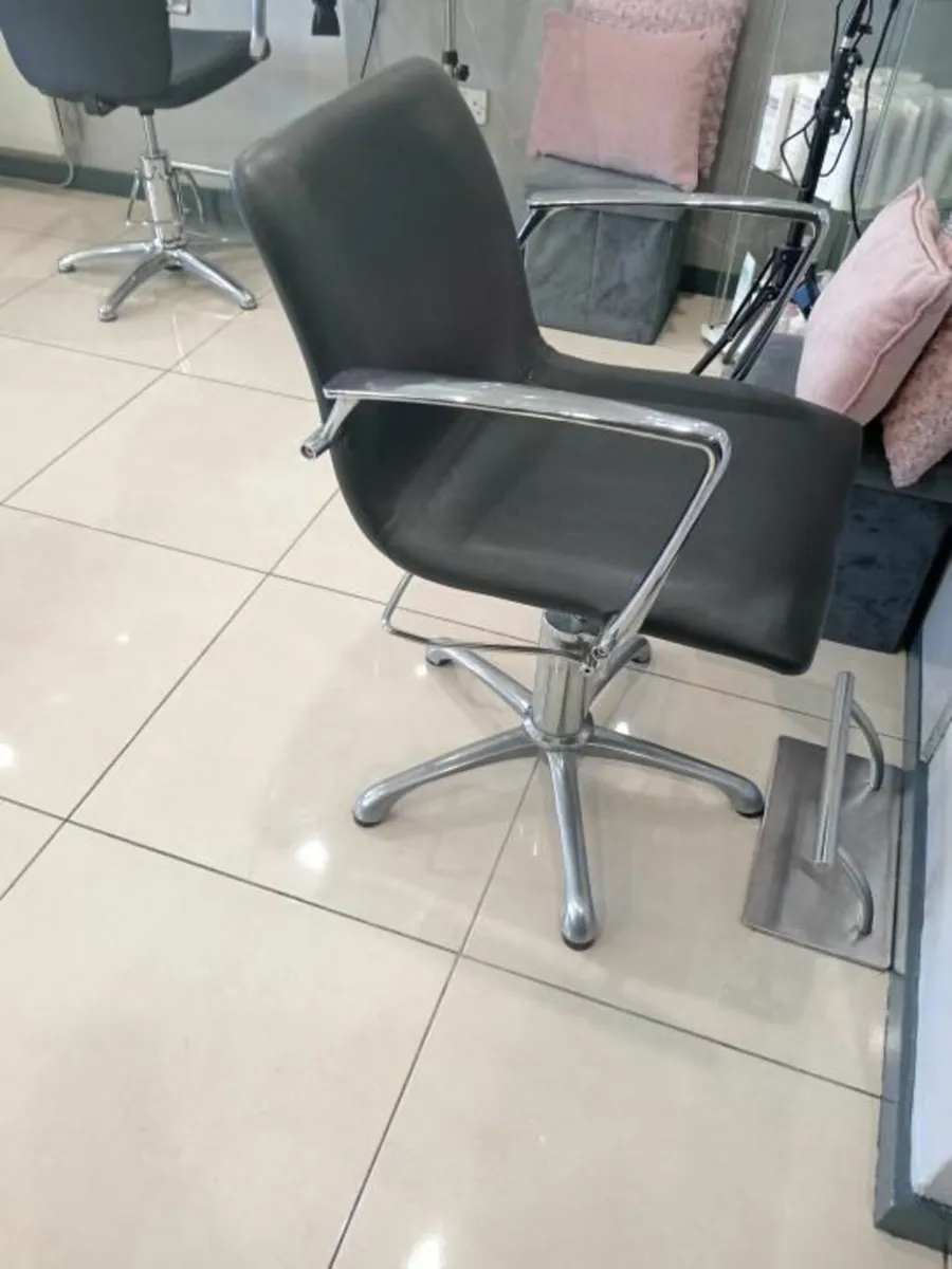 Salon furniture - Image 4