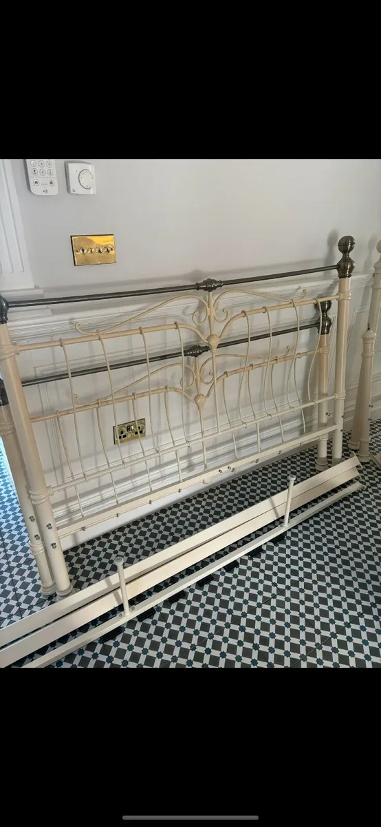 Brass beds - Image 2
