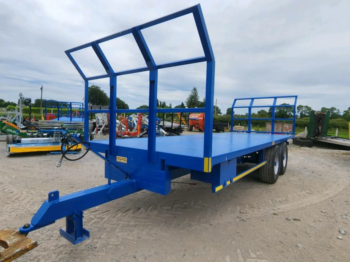 Bale trailer - Image 1