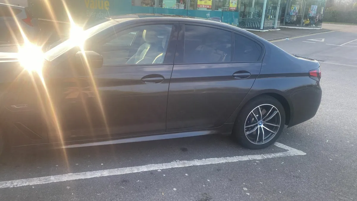 Bmw 530 hybrid 2023 - Image 3
