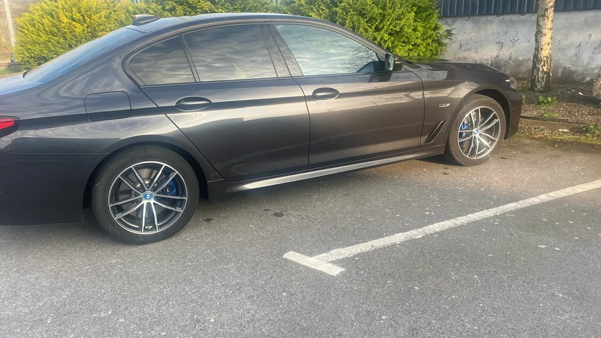 Bmw 530 hybrid 2023 - Image 4