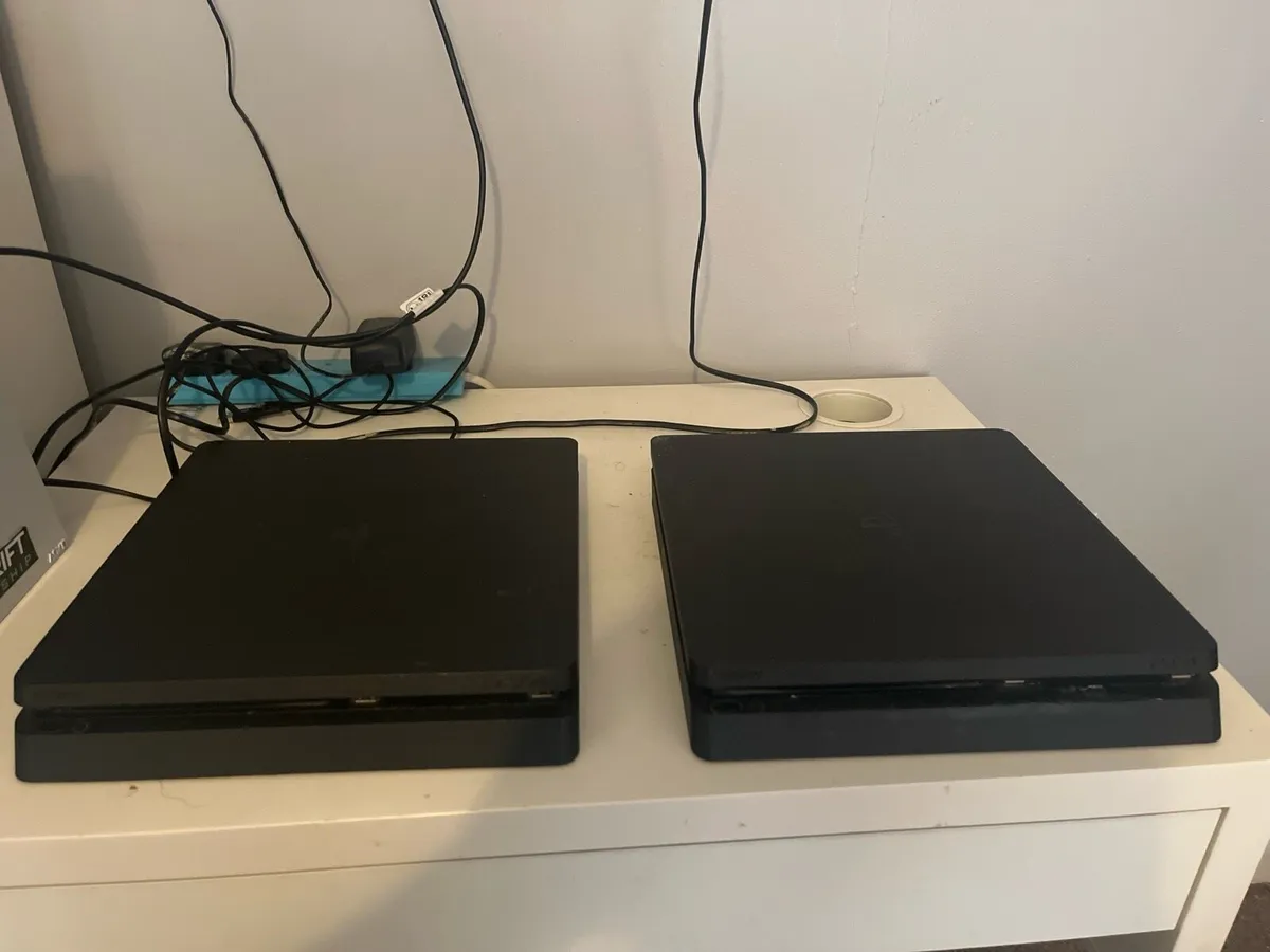 2 Ps4 slims (€80 each) - Image 1