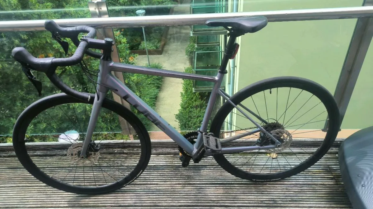 Road Bike Cube size M - Image 3